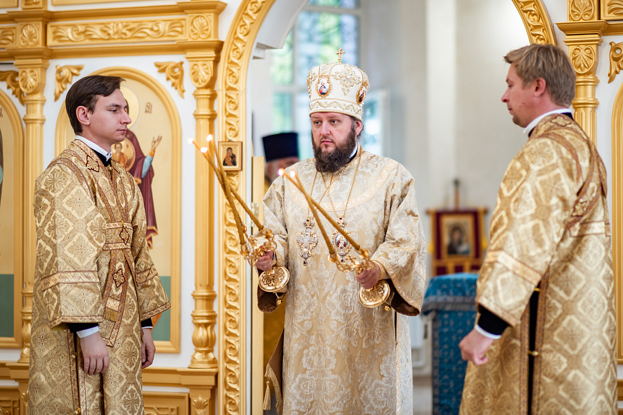 Архиерейское богослужение в Богородицерождественском храме деревни Старое г.о. Ступино